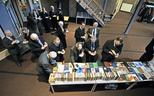 VEENENDAAL – De Stichting Studie Nadere Reformatie hield zaterdag in de Adventkerk te Veenendaal een cursusmorgen over Cornelius van Velzen en de gaven van de Heilige Geest. „Van Velzen houdt het niet voor onmogelijk dat iemand buitengewone gaven en genad