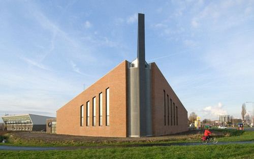 MIDDELHARNIS – De hersteld hervormde gemeente van Middelharnis Sommelsdijk houdt zondag voor het eerst diensten in haar nieuwe kerkgebouw aan de Olympiaweg. Foto Persburo Flakkee