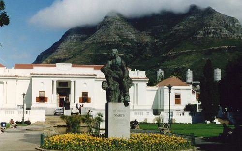 Kaapstad, met het standbeeld van Jan Smuts en de Tafelberg op de achtergrond. Foto ANP