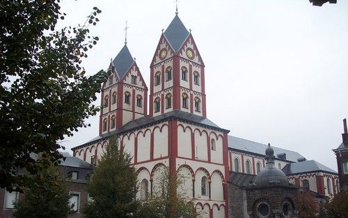 LUIK - De Sint—Bartholoméüskerk is het oudste religieuze gebouw in Luik. Maar het twaalfde—eeuwse godshuis is vooral beroemd om zijn negen eeuwen oude doopvont, een van de zeven belangrijkste kunstschatten van België. Tien koperen ossen dragen de kuip, wa