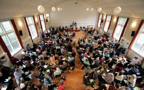 APELDOORN – Een bijeenkomst voor gebed in de Ontmoetingskerk in Apeldoorn. Zaterdag werd de Nationale Gebedsdag gehouden. Foto RD, Sjaak Verboom