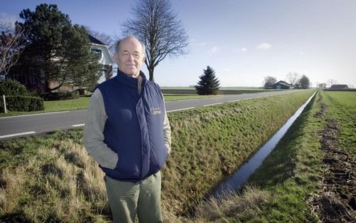 NIEUWOLDA – Op de 170 hectare landbouwgrond die de maatschap Hamster in Nieuwolda bezit, teelt Lenus Hamster zo’n 15 hectare koolzaad. Waren de oliehoudende pikzwarte korrels vroeger hoofdzakelijk bestemd voor menselijke consumptie (spijsolie), tegenwoord