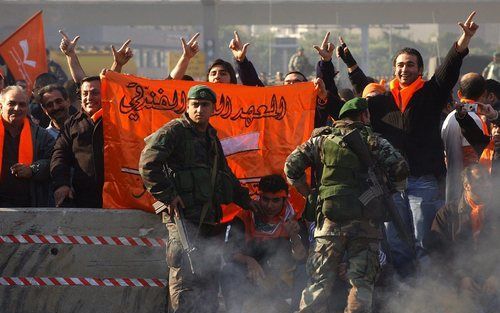 BEIROET – Aanhangers van de Libanese oppositie betoogden dinsdag in de hoofdstad Beiroet tegen de zittende regering. De barricades die werden opgeworpen, zouden ze inmiddels hebben opgeruimd.