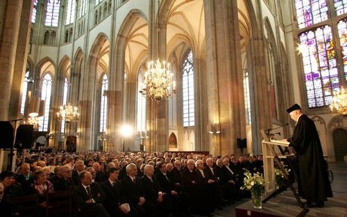 UTRECHT – In de Domkerk in Utrecht had woensdag de opening plaats van de Protestantse Theologische Universiteit (PThU). Ongeveer 650 mensen woonden de bijeenkomst bij. Rector prof. dr. F. G. Immink: „Theologiebeoefening is gericht op de christelijke geloo