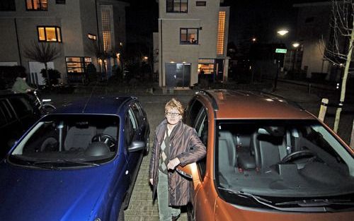 AMERSFOORT – Willeke Dubbelman uit Amersfoort zag haar in 2005 gestolen auto gehavend terug. „Ik vind het heel brutaal dat mensen aan jouw eigendommen zitten.” Foto Erik Kottier