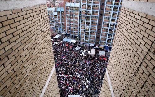 KOVOSKA MITROVICA – Servische inwoners van Kovoska Mitrovica protesteren tegen de plannen van VN gezant Martti Ahtisaari om de provincie Kosovo van Servië los te maken. De stad in Kosovo is opgedeeld langs etnische scheidslijnen. In het noordelijke deel w