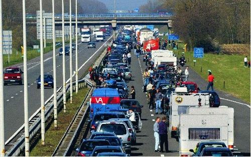 „De groeiende stroom vakantiegangers bezorgt overheidsinstanties hoofdbrekens over oplossingen voor te verwachten kilometerslange files en onveilige situaties op wegen.” - Foto ANP