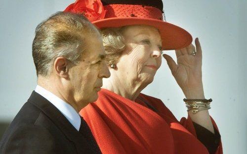 Koningin Beatrix is volgende week van dinsdag tot vrijdag de gast van de Turkse president Sezer. De president bracht in 2001 een staatsbezoek aan Nederland (foto). Foto ANP