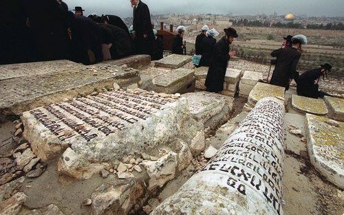 De begraafplaats op de Olijfberg in Jeruzalem is een van de grootste, oudste en belangrijkste Joodse begraafplaatsen ter wereld. Foto EPA