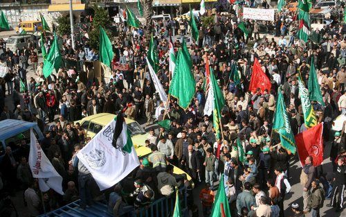 Palestijnen betogen in Nablus, op de Westelijke Jordaanoever. De Arabische Liga zal vermoedelijk later deze maand proberen het vredesproces tussen Israël en de Palestijnen nieuw leven in te blazen.