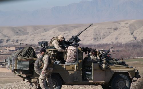 TARIN KOWT – Een groepjes commando’s van het Korps Commandotroepen (KCT) op patrouille tijdens een recente missie in de Afghaanse provincie Uruzgan. De personen op de foto komen niet overeen met de geïnterviewden. Foto Defensie, KCT