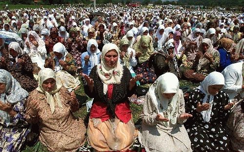 SREBRENICA - In Srebrenica herdachten overlevenden en nabestaanden van slachtoffers donderdag de val van de moslimenclave. In 1995 werden zo’n 8000 moslimmannen door Bosnische ServiÃ«rs vermoord. - Foto EPA