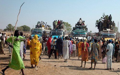 „In Sudan is de oorlog tussen het christelijke zuiden en het islamitische noorden de afgelopen decennia oorzaak geweest van de dood van miljoenen. Dertig Nederlandse waarnemers zijn momenteel betrokken bij het toezicht houden op de handhaving van het vred