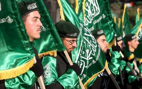 „Het handvest van de Palestijnse islamistische terreurbeweging Hamas rept niet alleen openlijk over de intentie massamoord te plegen op Joden en Israëli’s, maar bedreigt evenzeer het Westen door zijn jihadconcept.” Foto: Hamasaanhangers vrijdag In Nablus.