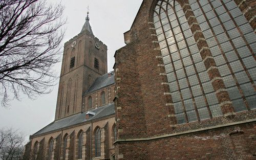 NAARDEN – Wie in de Grote Kerk in Naarden Vesting omhoog kijkt, ziet op het houten plafond een unieke vertellende reeks schilderingen met Bijbelse taferelen. Foto RD, Henk Visscher.