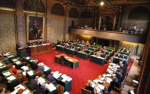 „We moeten niet vergeten dat ook de Eerste Kamer een politiek orgaan is en niet een soort nationale juristenvergadering. In de Senaat wordt voortdurend politiek bedreven, al spreekt men daarbij meer de taal van het recht dan men in de Tweede Kamer doet. A