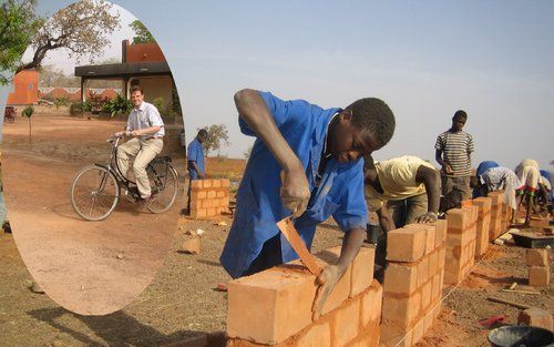 Wim Simonse werkt in Burkina Faso bij opzetten van vakonderwijs voor kansarme jongeren. Foto Wim Simonse