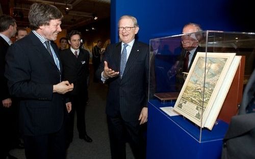 Prof. mr. Pieter van Vollenhoven heeft in het Maritiem Museum in Rotterdam een tentoonstelling geopend over de scheepramp met de Berlin bij Hoek van Holland in 1907. Bij de reddingsactie speelde prins Hendrik, de echtgenoot van koningin Wilhelmina, een be