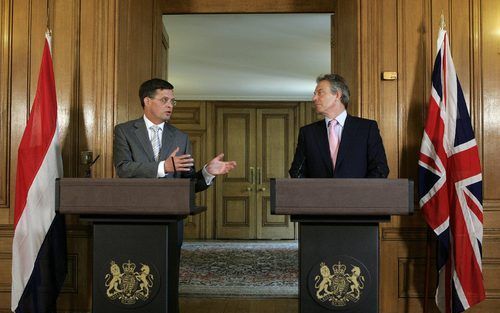 LONDEN – Minister-president Balkenende en de Britse premier Blair gaven maandag na hun korte onderhoud samen een persconferentie. Beiden willen een eenvoudig Europees verdrag, geen nieuwe grondwet. Foto ANP