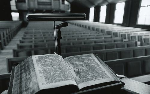 „De prediking is het geleidende element bij uitstek waarlangs de dingen van God bij ons thuisbezorgd worden en wortel schieten in ons hart en leven.” Foto RD, Anton Dommerholt