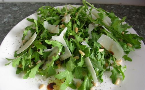 Een lunch van Sonja Bakker staat in een handomdraai op tafel, maar blinkt niet uit in creativiteit. De groene salades van Fedon Lindberg daarentegen smaken naar meer. Foto RD