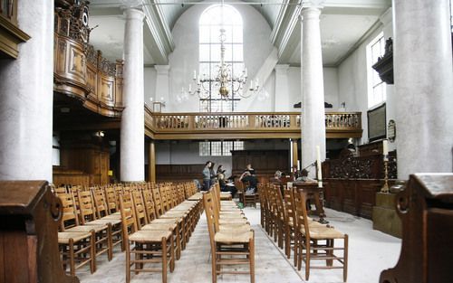 ZAANDAM – De lutherse kerk aan de Vinkenstraat in Zaandam wordt gerestaureerd. Het kerkgebouw dateert uit 1699. Foto Ruben Timman