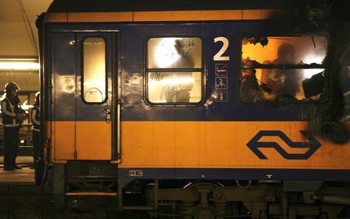 ROTTERDAM - Het Centraal Station in Rotterdam is woensdagavond geheel ontruimd door een grote brand in een intercity-trein. Foto ANP