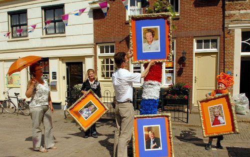 WOUDRICHEM – Het vestingstadje Woudrichem bereidt zich voor op de komst van de koninklijke familie. Foto Hans Roest