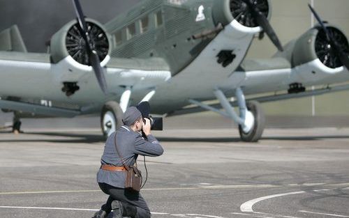 LELYSTAD – Het Nationaal Luchtvaart Themapark Aviodrome presenteerde dinsdag een Duitse Junkers 52 transportvliegtuig. Het draagt de tekens van een toestel dat in mei 1940 door drie Nederlandse vliegtuigen werd neergehaald. Foto ANP