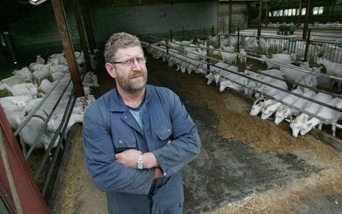 VINKEL – „Dat geblèr de hele dag”, zeiden mensen toen Jan van Lokven (foto) uit Vinkel twintig jaar geleden overwoog geiten te gaan houden. Desondanks kocht hij 140 geiten. Nu heeft hij er 560 en is zijn geitenmelkproducten booming business. Met exporteur