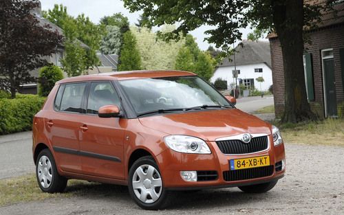 Skoda heeft de nieuwe Fabia volgens haar laatste designfilosofie vormgegeven en dat is onder meer te zien in het front en de ronding in de ruitlijn van de achterportieren. Foto’s Tony Vos