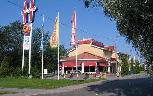 KAJAANI – Hesburger zit in Finland op bijna iedere hoek van de straat en is veelal te herkennen aan een enorme letter H op het dak of op een mast. De keten heeft in Finland meer restaurants dan het Amerikaanse McDonald’s. Er zijn niet veel Europese landen