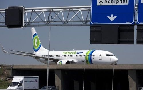 SCHIPHOL – De luchtvaartmaatschappij Transavia.com heeft last van sterke concurrentie. De prijsdruk die hierdoor ontstaat, zorgt ervoor dat het bedrijf minder winst maakt. Dat liet de luchtvaartmaatschappij donderdag weten bij de publicatie van de jaarres