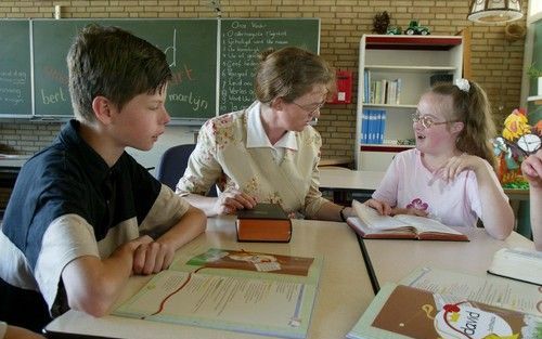 „De ervaringen van ”samen naar school” kunnen ons veel leren over de kansen én belemmeringen voor ‘speciale’ kinderen op een gewone school. En... er zijn meesters en juffen die iets hebben met deze bijzondere kinderen.” Foto RD, Anton Dommerholt