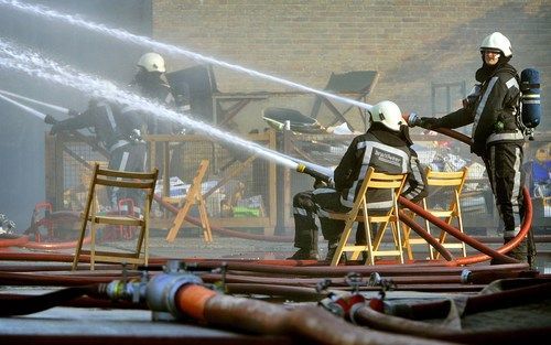 LANGEDIJK - Een grote brand op het bedrijventerrein in Noord-Scharwoude.