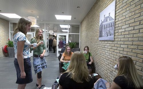 NIJKERK – De Bond van Hervormde Zondagsscholen op Gereformeerde Grondslag belegde zaterdag in Nijkerk haar jaarvergadering. Thema was ”Kind en kinderbijbel”. Foto: Jaco Klamer