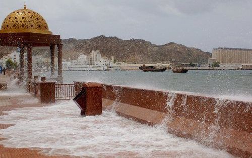 MUSQAT - Van het laaggelegen eiland Masirah voor de kust van Oman zijn zevenduizend mensen geëvacueerd met het oog op de komst van cycloon Gonu, de krachtigste wervelstorm in het gebied in zestig jaar tijd.