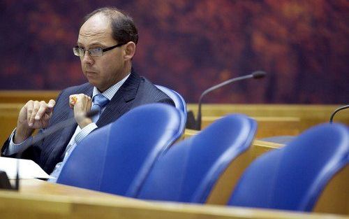 DEN HAAG - De Tweede Kamer houdt woensdag een spoeddebat met minister Klink (Volksgezondheid) over het tekort aan orgaandonoren in Nederland. Minister Klink luistert in de eerste termijn. Foto ANP