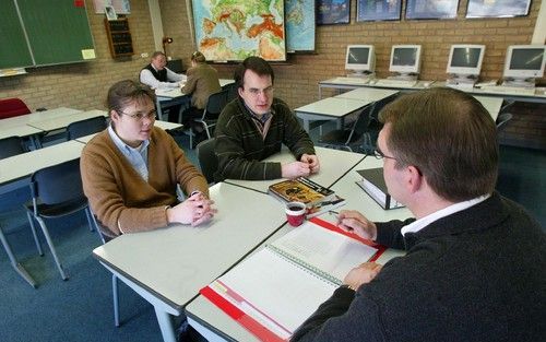 „De dialoog moet gestart worden tussen school en ouders, om in alle eerlijkheid en openheid te bespreken of de Bijbelse eenheid tussen beide als zodanig wordt ervaren en praktisch gestalte krijgt.” - Foto RD