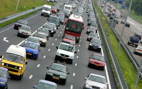 „Door bevolkingsgroei, toename van het autobezit, de arbeidsparticipatie van vrouwen en ook de grotere afstand tussen woning en werk is de druk op het wegennet de afgelopen jaren sterk toegenomen.” Foto ANP