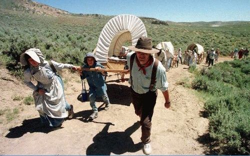 UTAH - Mormonen in traditionele kledij herdenken op Pioniersdag de tocht vol ontberingen die hun voorouders in 1847 maakten. - Foto EPA