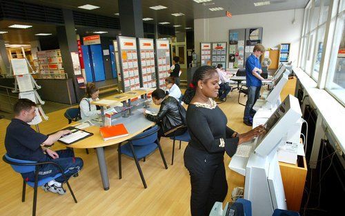 „De RMU is voorstander van één eenvoudig stelsel dat een eind kan maken aan het huidige dubbele en daardoor gecompliceerde ontslagstelsel. De toetsende en beslissende rol wordt alleen aan de rechter toegekend, waardoor de min of meer onrechtvaardige route