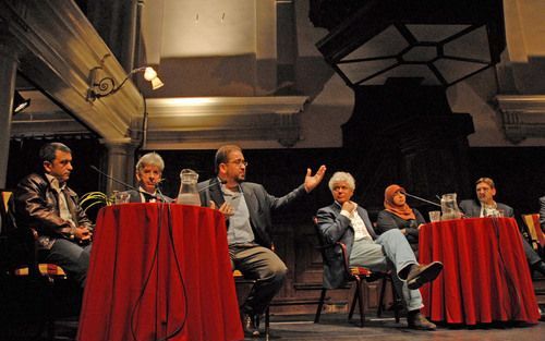 AMSTERDAM – In de Rode Hoed te Amsterdam, een voormalige schuilkerk, vond maandagavond een debat plaats over geloofsvrijheid en geloofsafval. De problematiek van de ex moslims en het onderwijs op islamitische scholen waren daarbij belangrijke aandachtspun