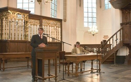 UTRECHT – Het is mensen eigen om geen verantwoordelijkheid te nemen voor hun vrijheid, zei minister Donner woensdag tijdens het Jacobidebat in Utrecht. „Kaïn zegt: Ben ik mijns broeders hoeder? En Adam wijst naar Eva: De vrouw die Gij mij gaf.” Foto Jacob