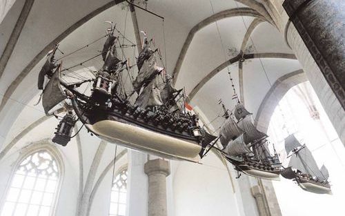 DEN HELDER – De drie scheepsmodellen in de Sint Bavokerk in Haarlem zouden de verovering in 1219 van Damiate, dat aan de ingang van de Nijl lag, door de kruisvaarders symboliseren. Met een ijzeren zaag, die zich aan de voorsteven van de schepen bevond, we