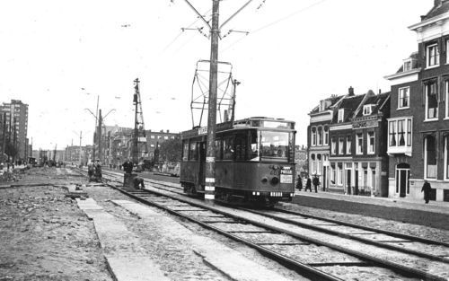 Historicus Arie Wilschut maakt duidelijk dat in de vooroorlogse periode door industrialisatie en uitbouw van de infrastructuur de grondslagen voor het moderne Nederland werden gelegd. Foto: aanleg van een trambaan in Amsterdam. Foto ANP