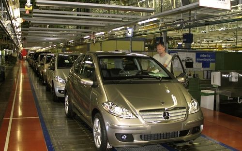 BRUSSEL – De Europese auto industrie loopt niet warm voor milieuregels. Via het Forum voor Auto en Samenleving laten fabrikanten hun stem horen in Brussel, waar parlementariërs zich na de zomer buigen over regels rond de uitstoot van broeikasgassen. Foto 