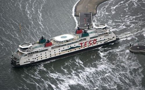 OUDESCHILD – Een veerboot van TESO vaart weg van Texel. De stoombootmaatschappij vierde woensdag haar honderdjarig bestaan. Foto RD, Henk Visscher