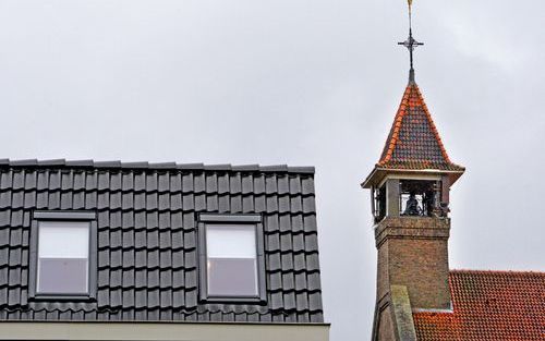 TILBURG – De omstreden kerkklok van de Margarita Mariakerk in Tilburg heeft donderdag opnieuw de geluidsnorm overschreden. Dat betekent dat de parochie een derde dwangsom van 5000 euro binnen twee weken krijgt opgelegd. FotoANP