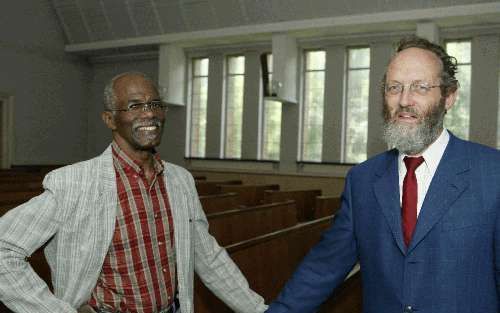 HOORN - De Evangelische Broedergemeente (EBG) in Nederland telt vooral mensen met een Surinaamse achtergrond onder haar leden. Ds. W. Ganzevoort (r.), gereformeerd predikant, is voor vier jaar â€˜uitgeleend’ om pastoraal werk te verrichten in de EBG van N